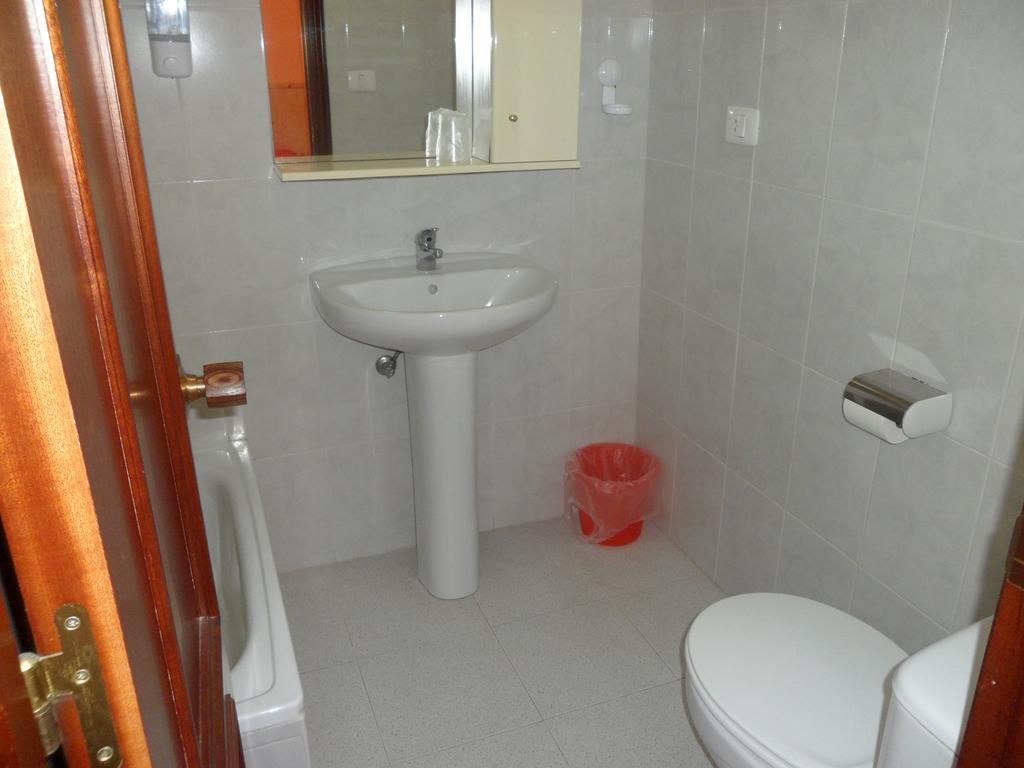 Hostal Alce Nigran Exterior photo
